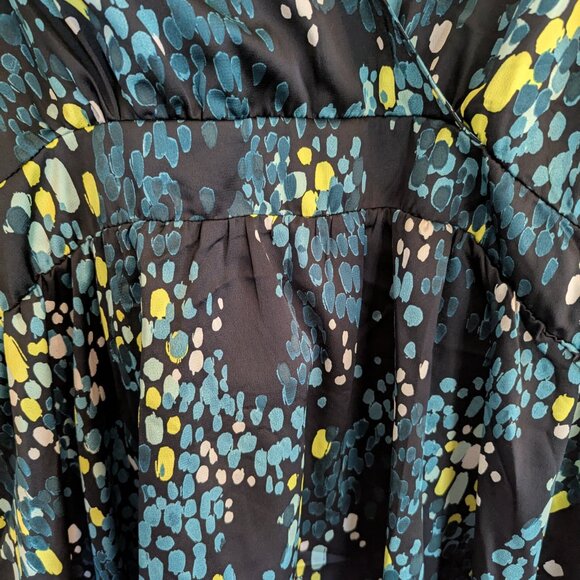 Torrid Satin Brushed Rain Dot Graphic Long Sleeve Top w/Cut-out Back - 4X/26 - Picture 6 of 11